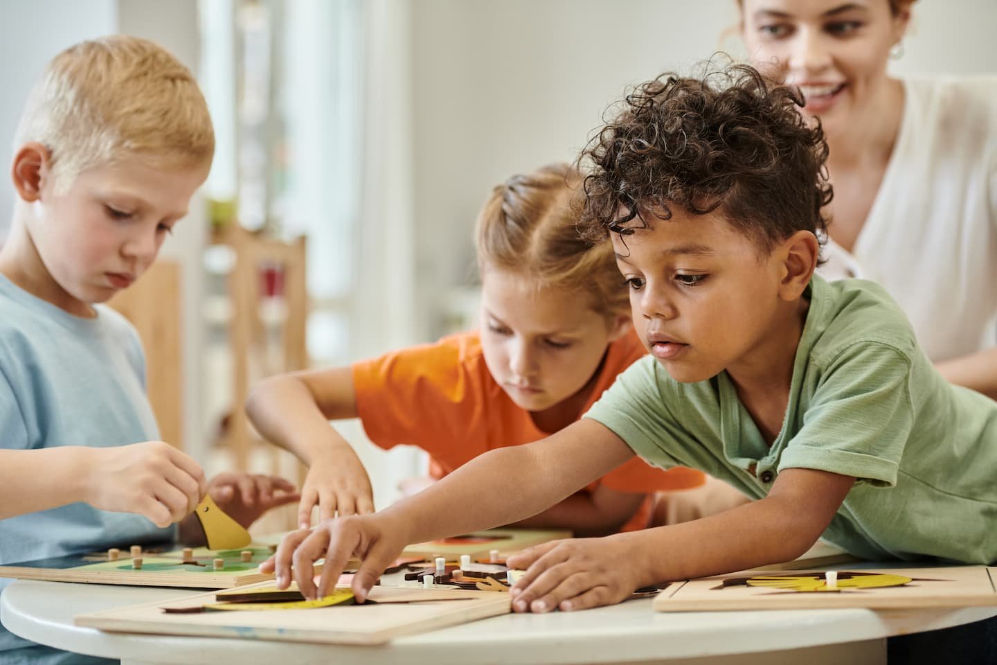 african-american-kid-playing-with-didactic-materia-6J2QQEP.jpg